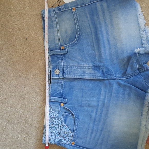 7FAM Monroe jean shorts - Picture 9 of 9